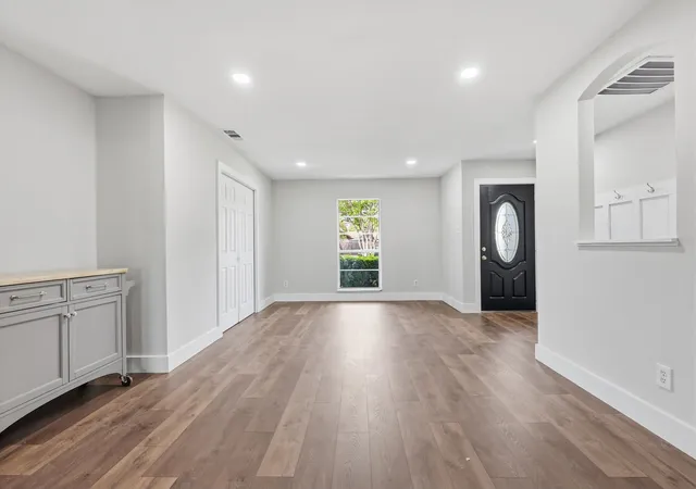 Photo 4 of Single family home for sale at 3304 Bellingham Ct, Dallas, TX 75228 | MLS# 21374801 | Listing updated on 2026-09-09