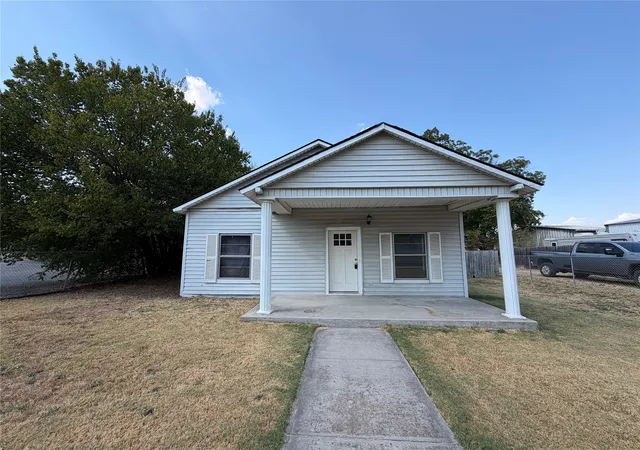 Photo 2 of Single family home for sale at 503 E Main St, Decatur, TX 76234 | MLS# 21376410 | Listing updated on 2026-09-08