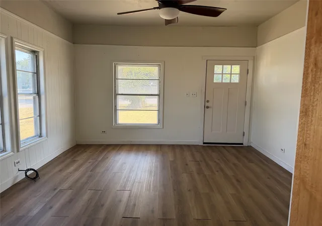 Photo 3 of Single family home for sale at 503 E Main St, Decatur, TX 76234 | MLS# 21376410 | Listing updated on 2026-09-08