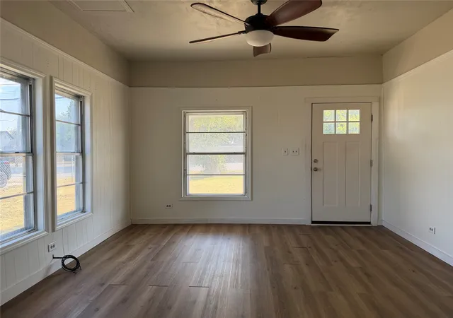 Photo 3 of Single family home for sale at 503 E Main St, Decatur, TX 76234 | MLS# 21376410 | Listing updated on 2026-09-08
