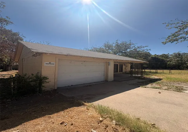 Photo 2 of Single family home for sale at 4900 Bernice St, Haltom City, TX 76117 | MLS# 21376323 | Listing updated on 2026-09-15