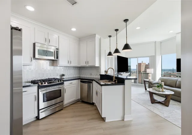 Photo 3 of Condo for sale at 500 Throckmorton St #2111, Fort Worth, TX 76102 | MLS# 21376428 | Listing updated on 2026-09-12