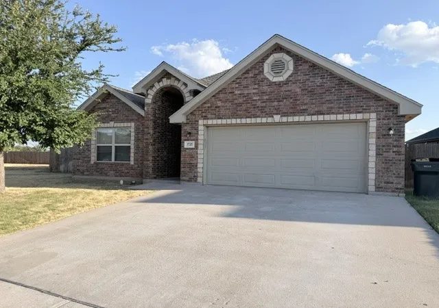 Photo 1 of Sale Pending at 3725 Bettes Ln, Abilene, TX 79606 | MLS# 21374719 | Listing updated on 2026-09-17