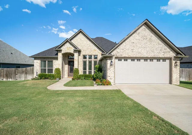 Photo 2 of Single family home for sale at 7264 Medio Crk, Tyler, TX 75703 | MLS# 21376368 | Listing updated on 2026-09-25