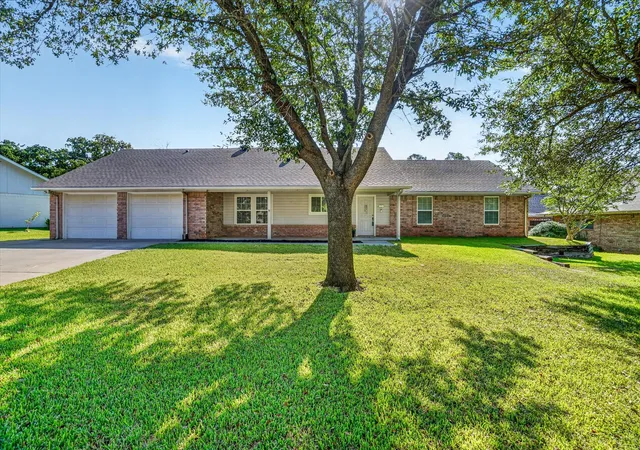Single family home for sale at 215 Mistletoe Ln, Keene, TX 76059 | MLS# 21374966