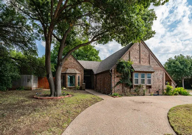 Photo 2 of Single family home for sale at 2858 Piping Rock Dr, Abilene, TX 79606 | MLS# 21376453 | Listing updated on 2026-09-13