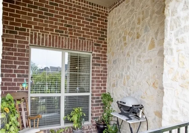 Photo 3 of Townhouse for sale at 883 Birds Fort Trl, Arlington, TX 76005 | MLS# 21376351 | Listing updated on 2026-10-04