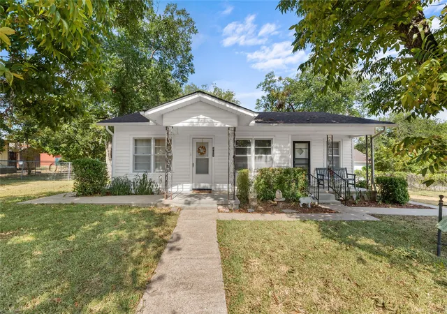 Photo 1 of Single family home for sale at 207 S Erath, Meridian, TX 76665 | MLS# 21376256 | Listing updated on 2026-09-08