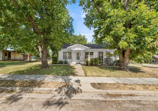 Photo 2 of Single family home for sale at 207 S Erath, Meridian, TX 76665 | MLS# 21376256 | Listing updated on 2026-09-08