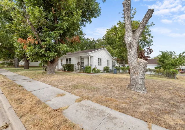 Photo 3 of Single family home for sale at 207 S Erath, Meridian, TX 76665 | MLS# 21376256 | Listing updated on 2026-09-08