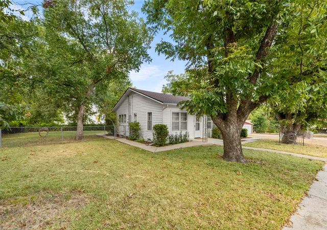 Photo 3 of Single family home for sale at 207 S Erath, Meridian, TX 76665 | MLS# 21376256 | Listing updated on 2026-09-08