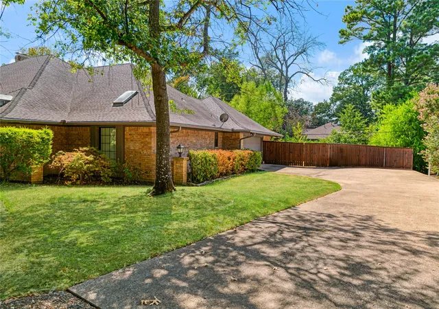 Photo 3 of Single family home for sale at 480 Se 31st Street, Paris, TX 75460 | MLS# 21374067 | Listing updated on 2026-09-21
