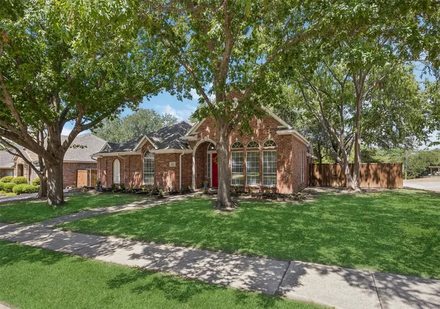 Photo 2 of Single family home for sale at 2824 Meadowside Dr, Mc Kinney, TX 75071 | MLS# 21373517 | Listing updated on 2026-09-13