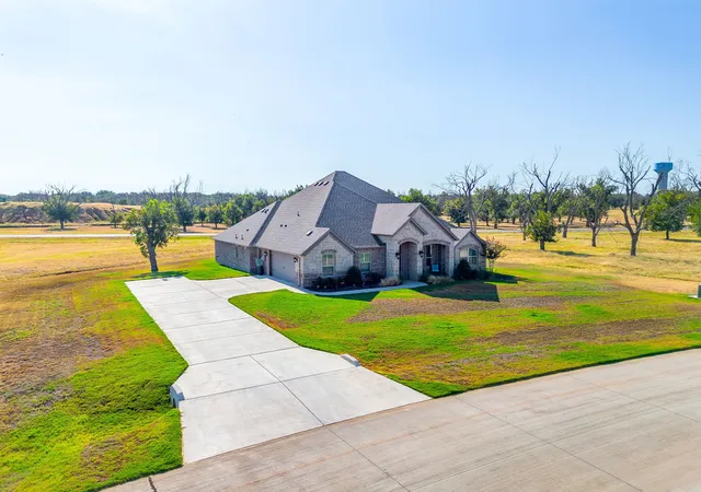 Photo 2 of Single family home for sale at 1136 Tremont Ln, Granbury, TX 76049 | MLS# 21375023 | Listing updated on 2026-09-13