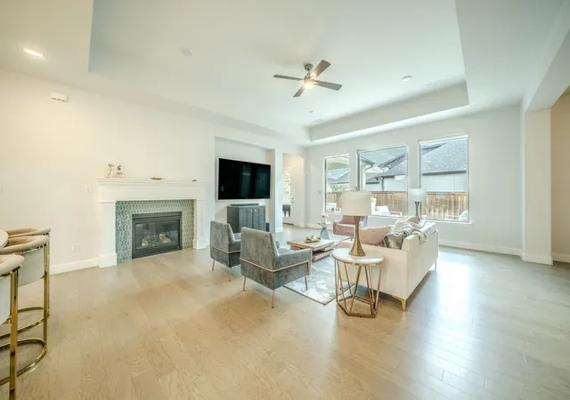 Photo 2 of Single family home for sale at 1518 Viridian Park Ln, Arlington, TX 76005 | MLS# 21376414 | Listing updated on 2026-09-12