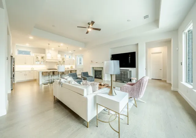 Photo 4 of Single family home for sale at 1518 Viridian Park Ln, Arlington, TX 76005 | MLS# 21376414 | Listing updated on 2026-09-12