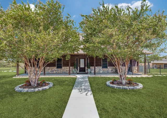 Photo 3 of Sale Pending at 1240 Union Hl Rd, Ennis, TX 75119 | MLS# 21376156 | Listing updated on 2026-09-25