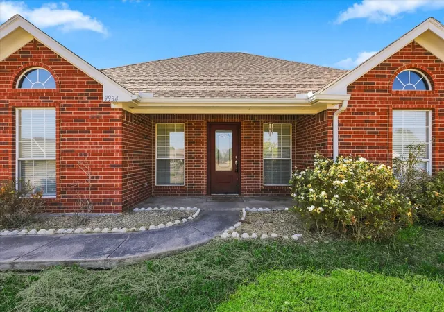 Photo 4 of Sale Pending at 9934 Stonehearth Ln, Forney, TX 75126 | MLS# 21375443 | Listing updated on 2026-09-30