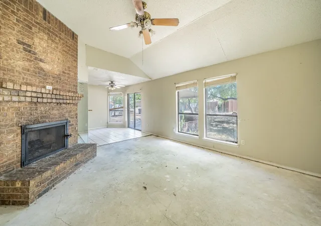 Photo 3 of Sale Pending at 512 E Stone Cir, Wylie, TX 75098 | MLS# 21376770 | Listing updated on 2026-09-09