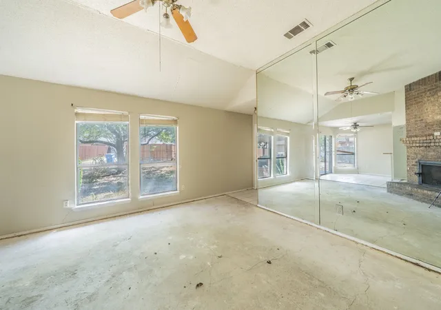 Photo 3 of Sale Pending at 512 E Stone Cir, Wylie, TX 75098 | MLS# 21376770 | Listing updated on 2026-09-09