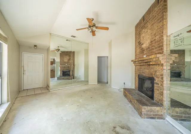 Photo 4 of Sale Pending at 512 E Stone Cir, Wylie, TX 75098 | MLS# 21376770 | Listing updated on 2026-09-09
