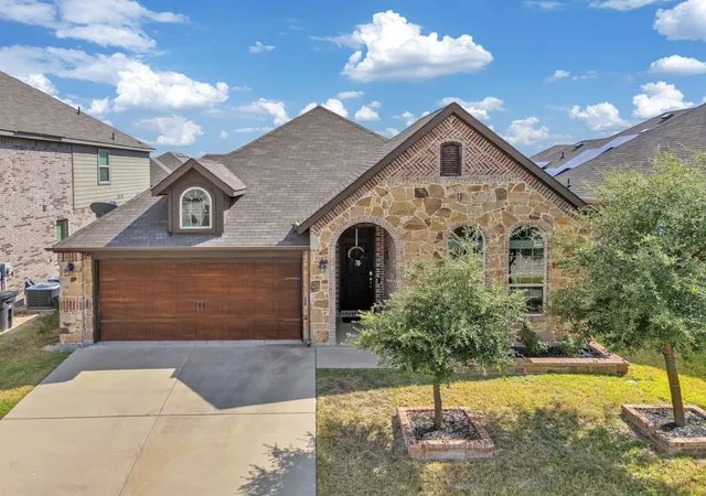 Photo 4 of Single family home for sale at 5605 Salt Springs Dr, Fort Worth, TX 76179 | MLS# 21376594 | Listing updated on 2026-09-13