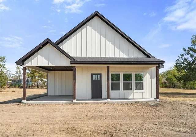 Photo 1 of Single family home for sale at 104 S Fm 1126, Barry, TX 75102 | MLS# 21368891 | Listing updated on 2026-09-27