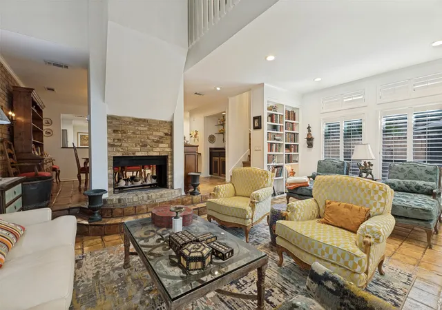Photo 2 of Condo for sale at 3801 Gilbert Ave #M, Dallas, TX 75219 | MLS# 21375727 | Listing updated on 2026-09-14