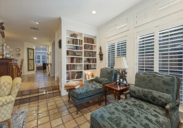 Photo 3 of Condo for sale at 3801 Gilbert Ave #M, Dallas, TX 75219 | MLS# 21375727 | Listing updated on 2026-09-14
