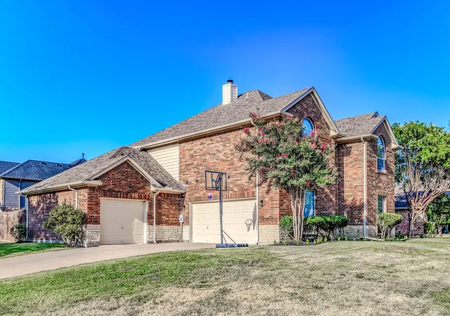 Photo 2 of Sale Pending at 5101 Weshire Dr, Mansfield, TX 76063 | MLS# 21375430 | Listing updated on 2026-09-16