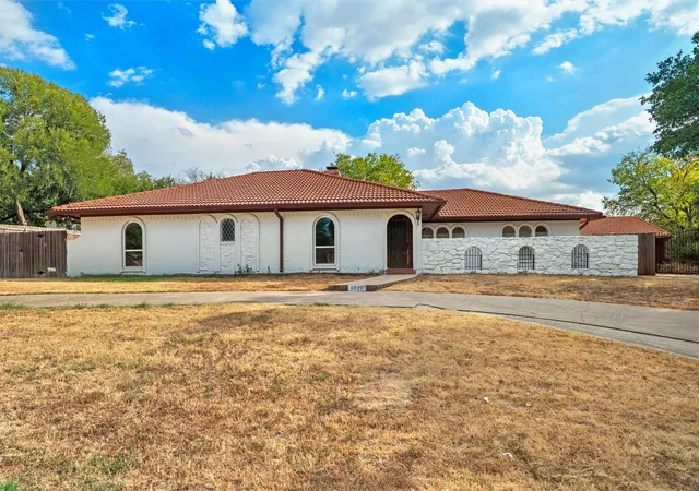 Photo 1 of Single family home for sale at 6020 Lantana Ln, Fort Worth, TX 76112 | MLS# 21375272 | Listing updated on 2026-09-14