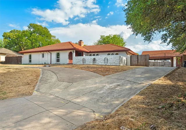 Photo 2 of Single family home for sale at 6020 Lantana Ln, Fort Worth, TX 76112 | MLS# 21375272 | Listing updated on 2026-09-14