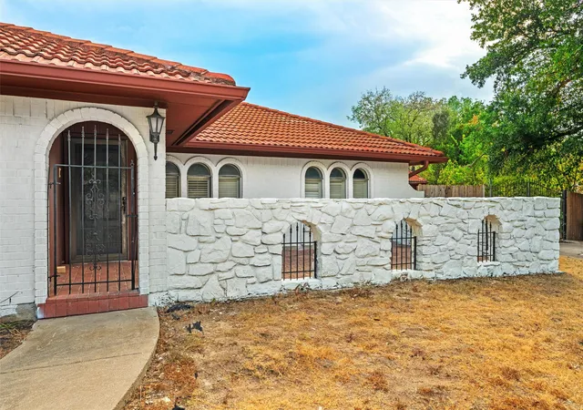 Photo 3 of Single family home for sale at 6020 Lantana Ln, Fort Worth, TX 76112 | MLS# 21375272 | Listing updated on 2026-09-14