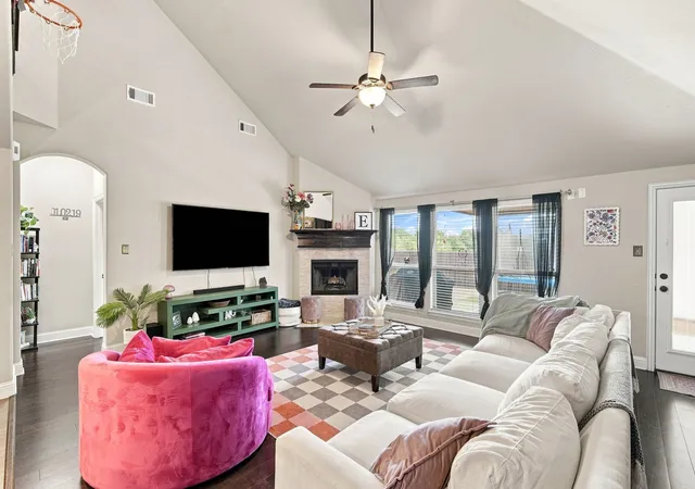 Photo 3 of Sale Pending at 910 Westminster Dr, Midlothian, TX 76065 | MLS# 21370217 | Listing updated on 2026-09-11