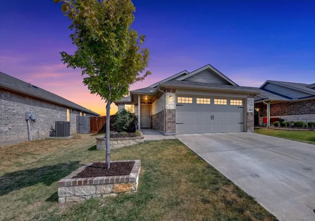 Photo 1 of Single family home for sale at 6816 Turtle Strm Dr, Fort Worth, TX 76179 | MLS# 21374446 | Listing updated on 2026-09-14