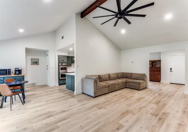 Photo 3 of Sale Pending at 3013 Cactus Rd, Willow Park, TX 76087 | MLS# 21376865 | Listing updated on 2026-09-13