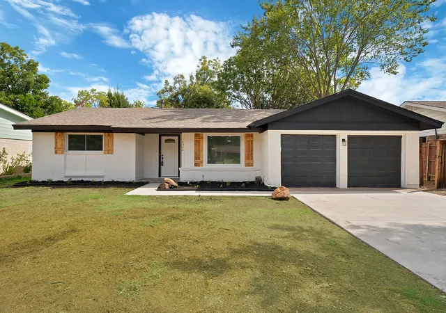 Photo 1 of Single family home for sale at 2302 E Mitchell St, Arlington, TX 76010 | MLS# 21373912 | Listing updated on 2026-09-14
