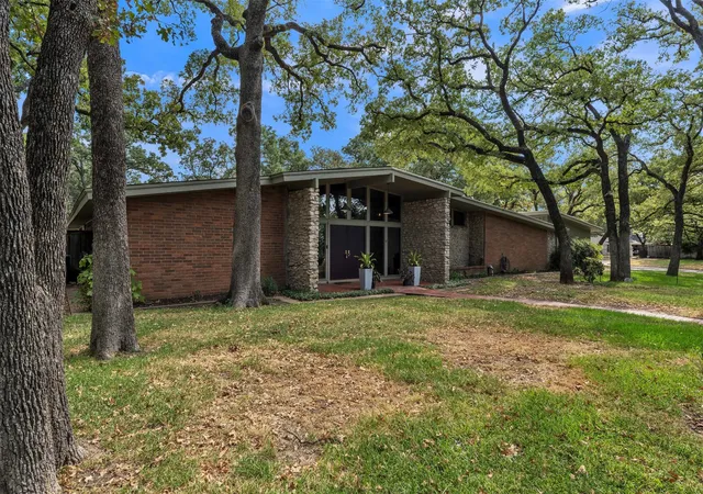 Photo 2 of Single family home for sale at 4900 Wondol Ct, Hurst, TX 76053 | MLS# 21376249 | Listing updated on 2026-09-16