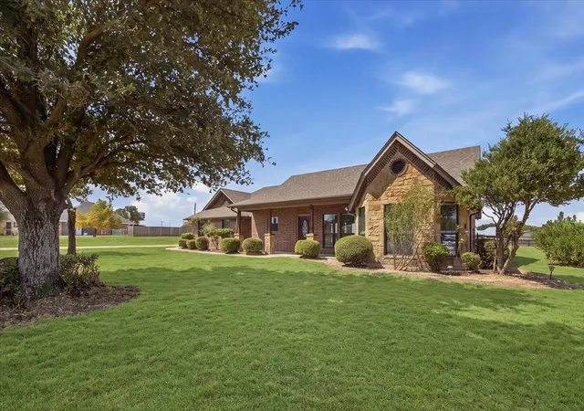 Photo 3 of Single family home for sale at 105 Savannah Dr, Weatherford, TX 76087 | MLS# 21373833 | Listing updated on 2026-09-11