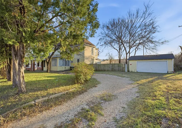 Photo 3 of Single family home for sale at 1601 Columbus Ave, Waco, TX 76701 | MLS# 21375986 | Listing updated on 2026-10-07