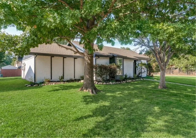 Photo 1 of Single family home for sale at 1742 Marblehead Dr, Lewisville, TX 75067 | MLS# 21376879 | Listing updated on 2026-10-03