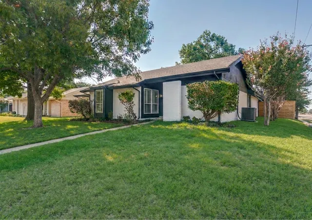 Photo 2 of Single family home for sale at 1742 Marblehead Dr, Lewisville, TX 75067 | MLS# 21376879 | Listing updated on 2026-10-03
