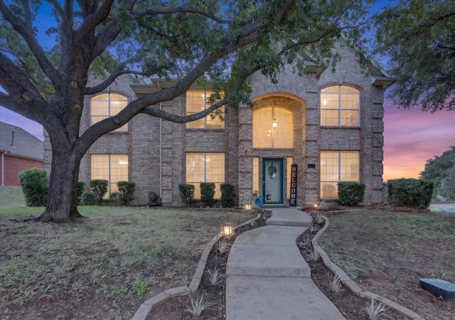 Photo 1 of Single family home for sale at 901 Brittany Dr, Lewisville, TX 75067 | MLS# 21376909 | Listing updated on 2026-09-14