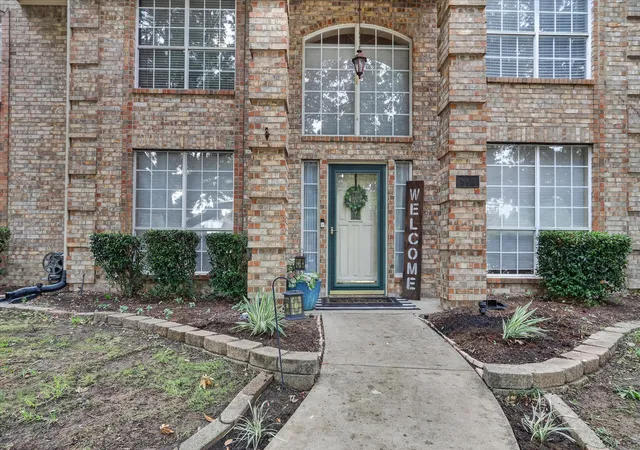 Photo 2 of Single family home for sale at 901 Brittany Dr, Lewisville, TX 75067 | MLS# 21376909 | Listing updated on 2026-09-14