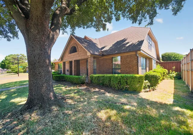 Photo 3 of Single family home for sale at 2914 Baron Dr, Garland, TX 75040 | MLS# 21375864 | Listing updated on 2026-09-19