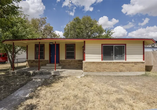Photo 1 of Single family home for sale at 8170 S Highway 77, Forreston, TX 76041 | MLS# 21376384 | Listing updated on 2026-09-09