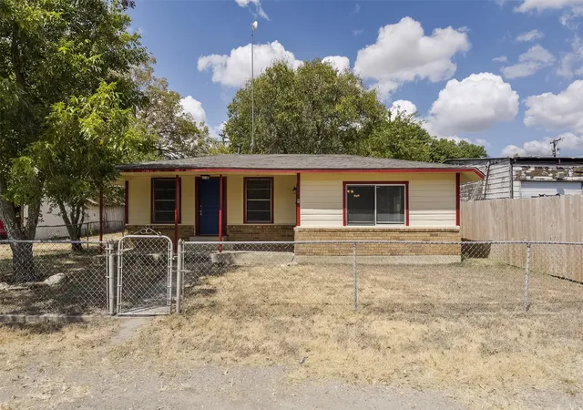 Photo 2 of Single family home for sale at 8170 S Highway 77, Forreston, TX 76041 | MLS# 21376384 | Listing updated on 2026-09-09