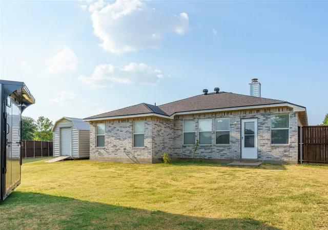 Photo 4 of Sale Pending at 210 Lake Wichita Dr, Wylie, TX 75098 | MLS# 21376939 | Listing updated on 2026-10-01