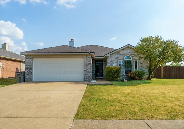 Photo 1 of Sale Pending at 210 Lake Wichita Dr, Wylie, TX 75098 | MLS# 21376939 | Listing updated on 2026-10-01
