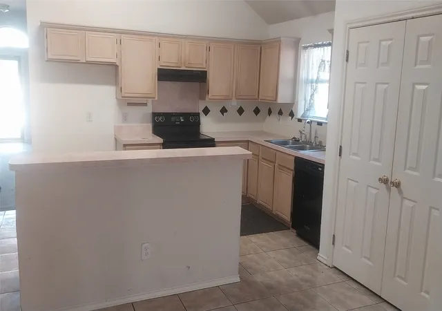 Photo 3 of Single family home for sale at 1146 Oak Park Dr, Dallas, TX 75232 | MLS# 21376942 | Listing updated on 2026-09-29